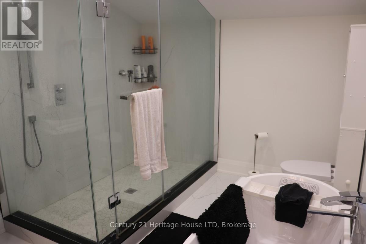 9785 Niagara River Parkway, Niagara Falls (Lyons Creek), ON - Indoor Photo Showing Bathroom