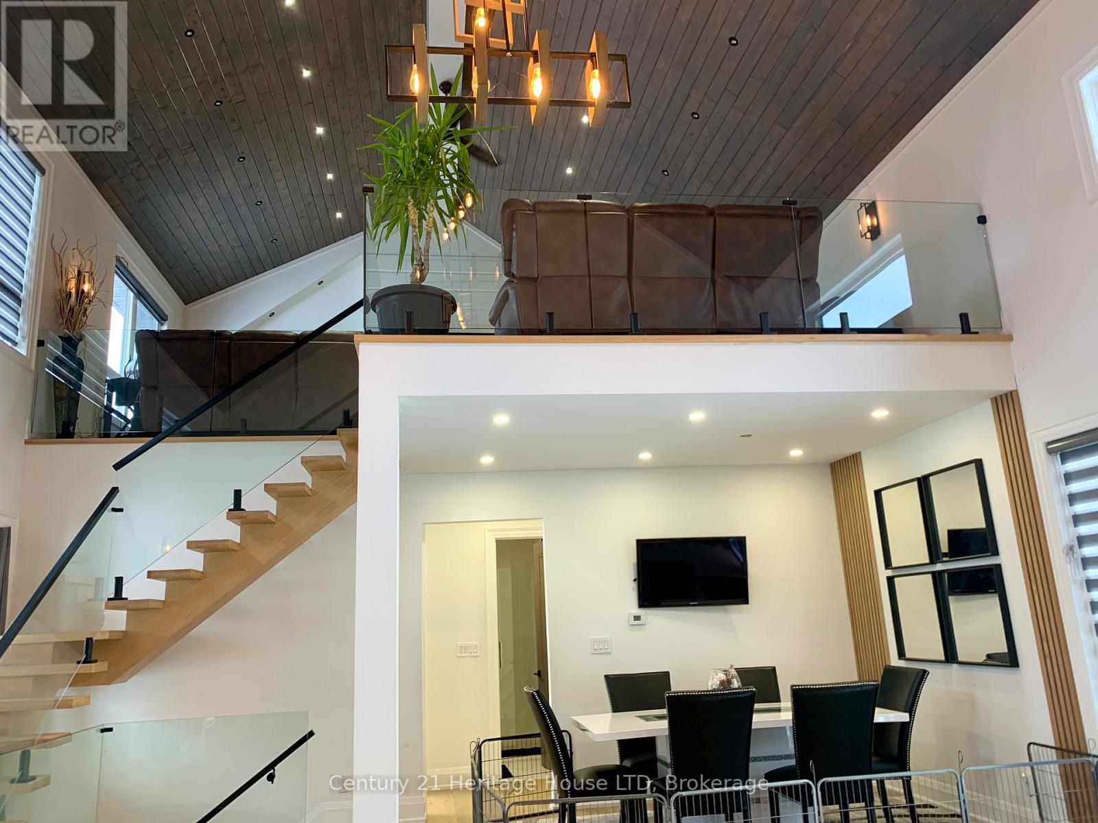 9785 Niagara River Parkway, Niagara Falls (Lyons Creek), ON - Indoor