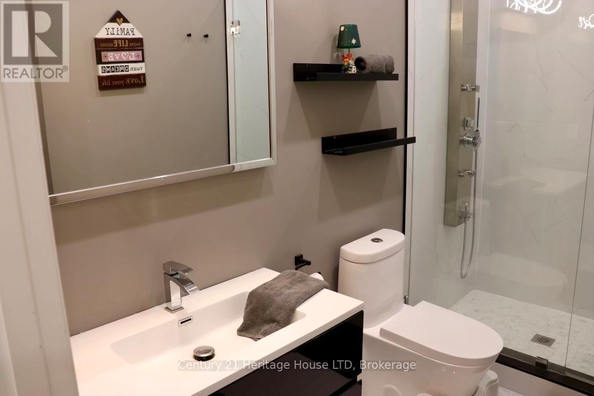 9785 Niagara River Parkway, Niagara Falls (Lyons Creek), ON - Indoor Photo Showing Bathroom