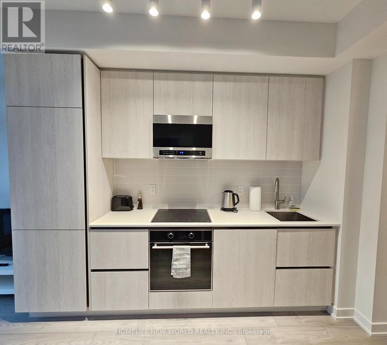 1714 - 120 Broadway Avenue, Toronto, ON - Indoor Photo Showing Kitchen