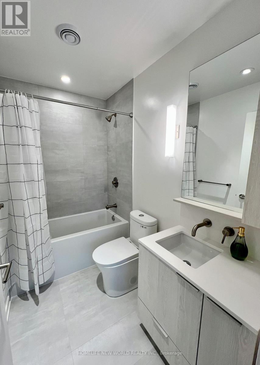 1714 - 120 Broadway Avenue, Toronto, ON - Indoor Photo Showing Bathroom