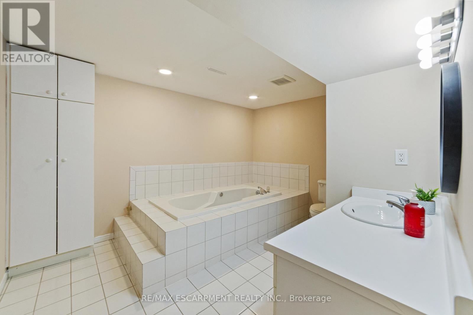 131 Sanatorium Road, Hamilton, ON - Indoor