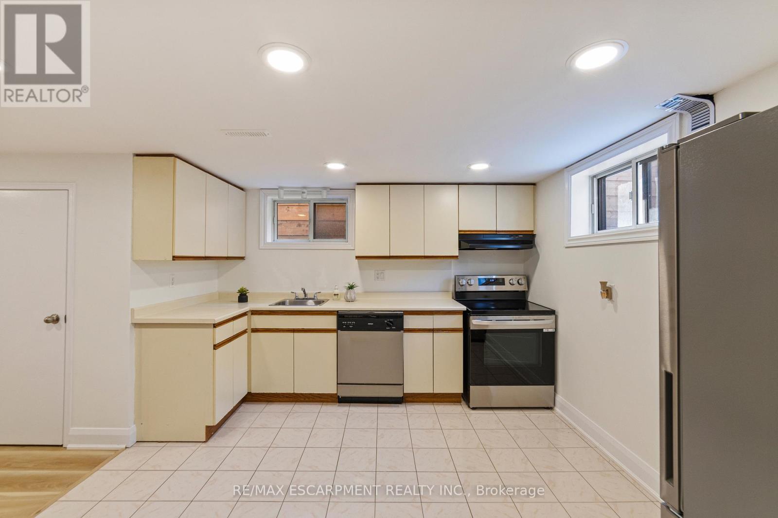 131 Sanatorium Road, Hamilton, ON - Indoor Photo Showing Kitchen
