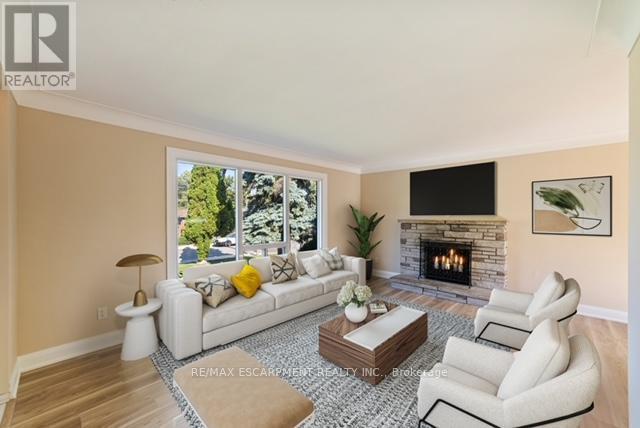 131 Sanatorium Road, Hamilton, ON - Indoor Photo Showing Living Room With Fireplace