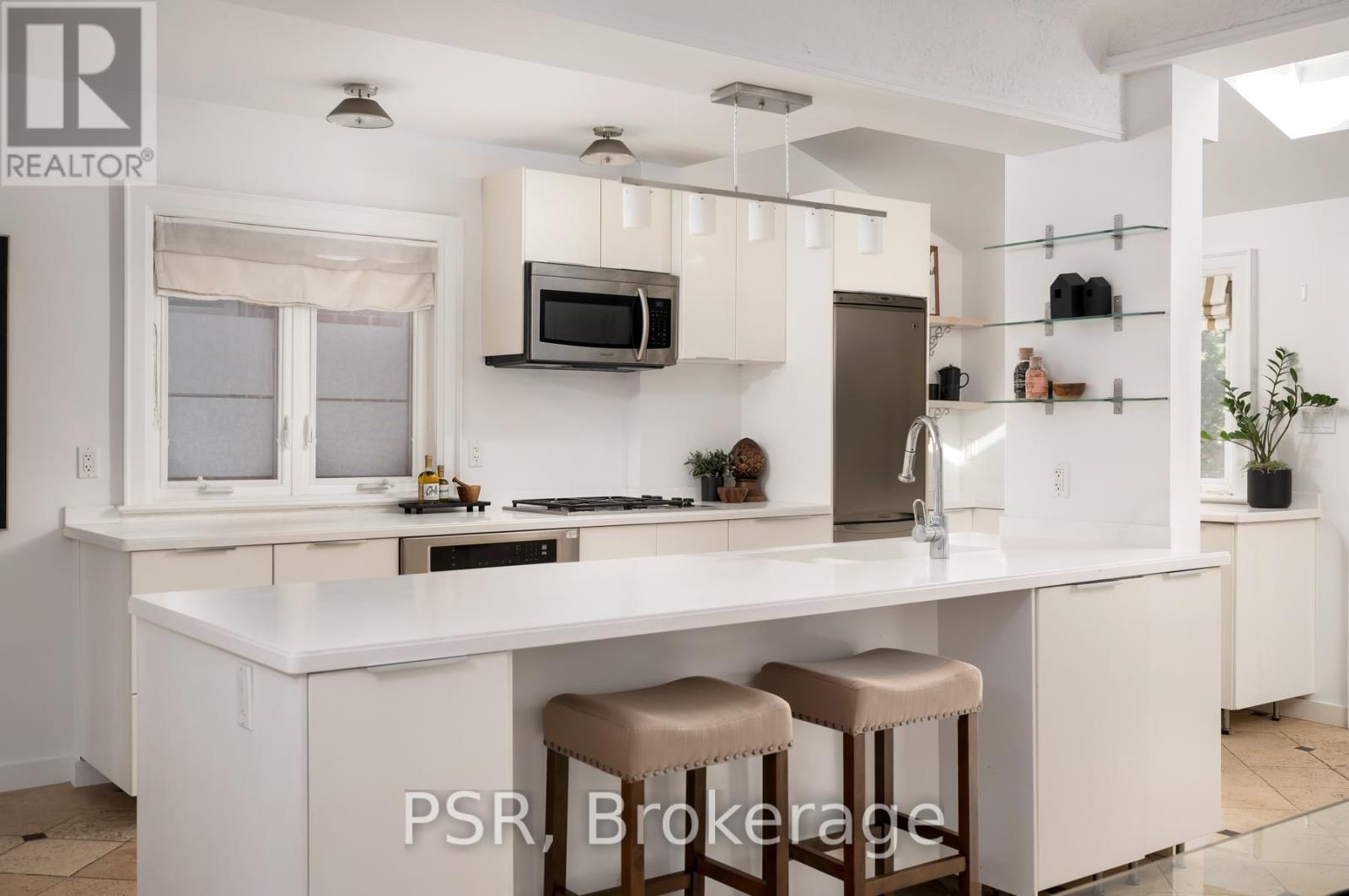 217 Northcliffe Boulevard, Toronto, ON - Indoor Photo Showing Kitchen With Upgraded Kitchen