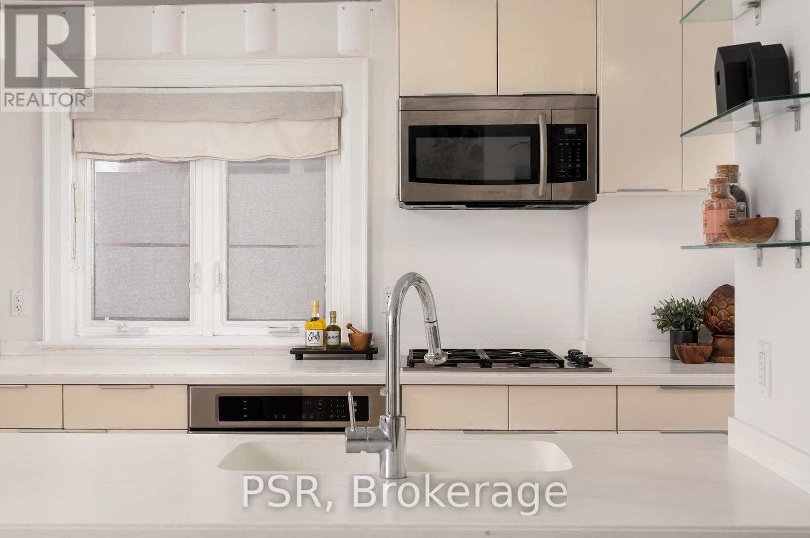 217 Northcliffe Boulevard, Toronto, ON - Photo Showing Kitchen