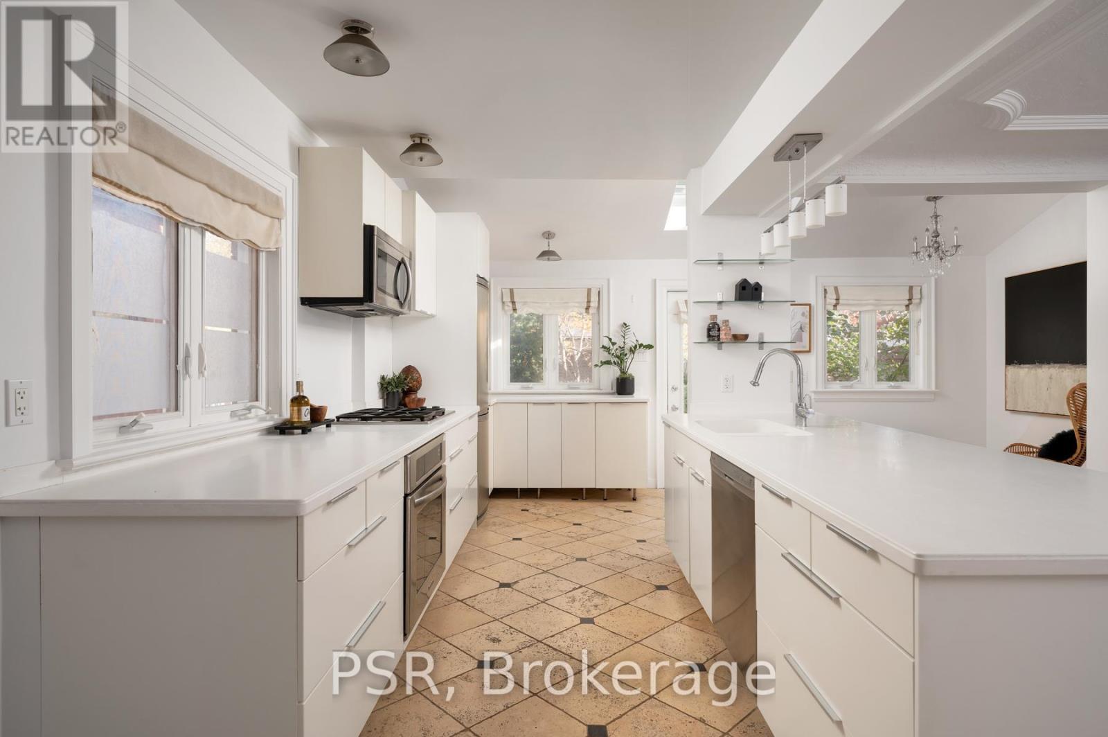 217 Northcliffe Boulevard, Toronto, ON - Indoor Photo Showing Kitchen