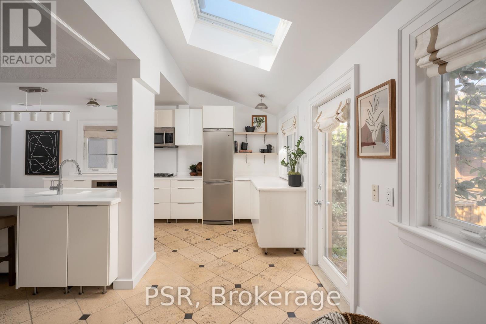 217 Northcliffe Boulevard, Toronto, ON - Indoor Photo Showing Kitchen