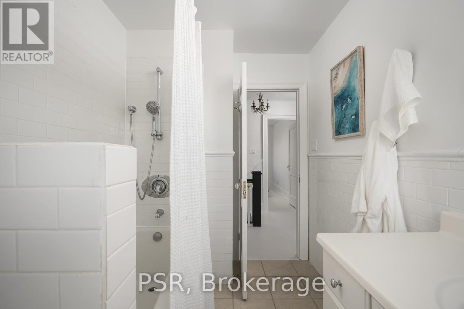217 Northcliffe Boulevard, Toronto, ON - Indoor Photo Showing Bathroom