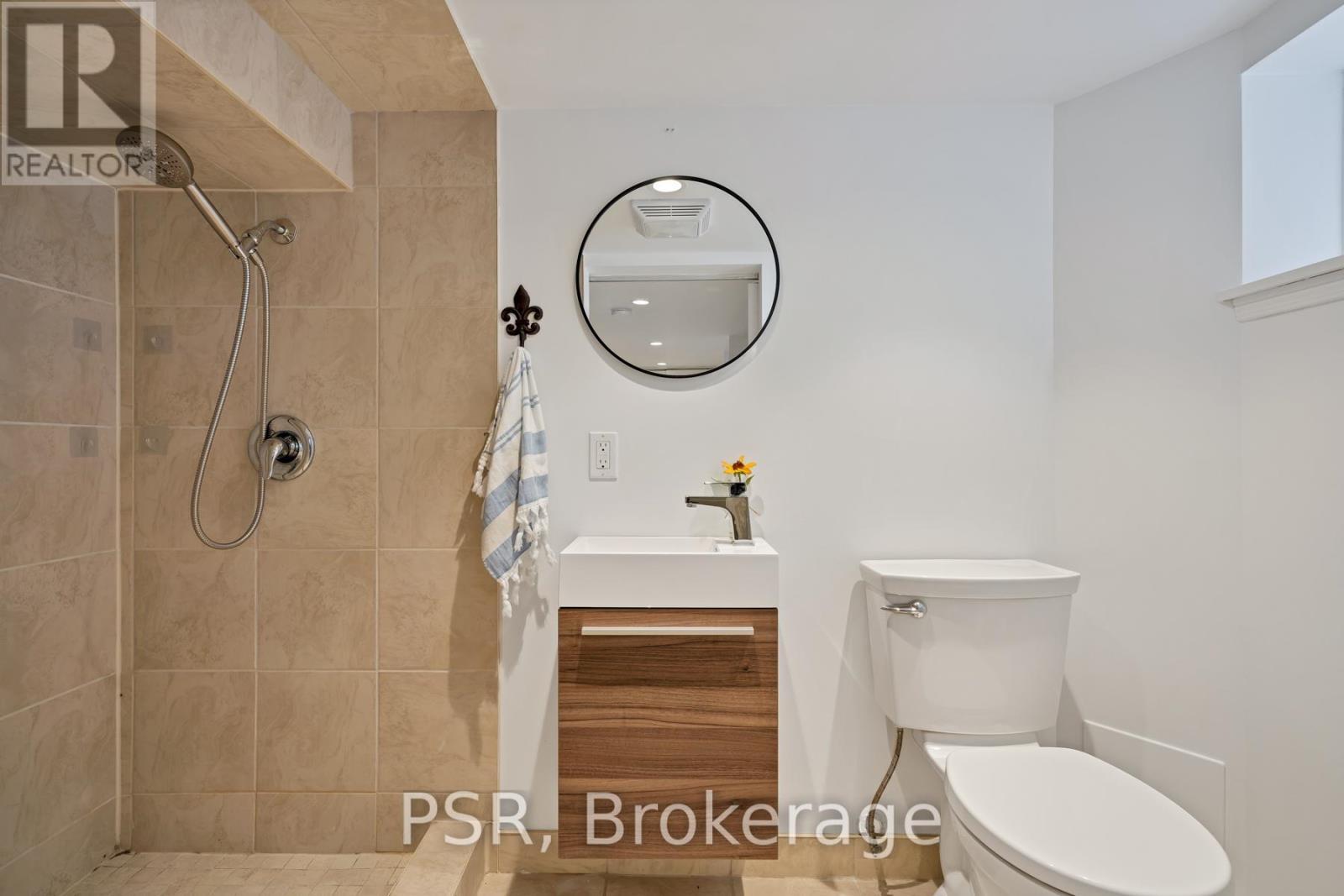 217 Northcliffe Boulevard, Toronto, ON - Indoor Photo Showing Bathroom