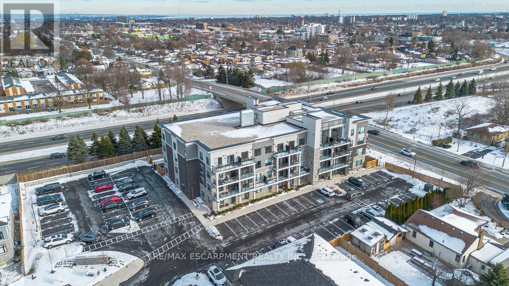 104 - 120 Springvalley Crescent, Hamilton, ON - Outdoor With View