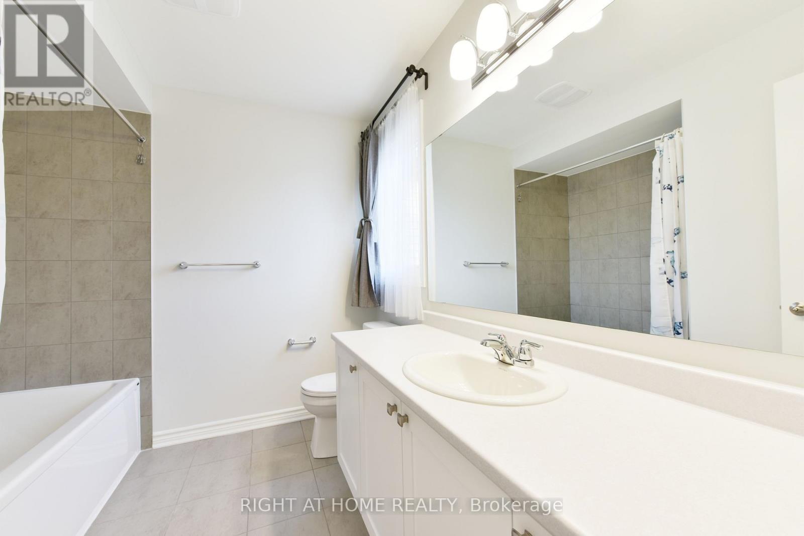623 Perseus Avenue, Ottawa, ON - Indoor Photo Showing Bathroom