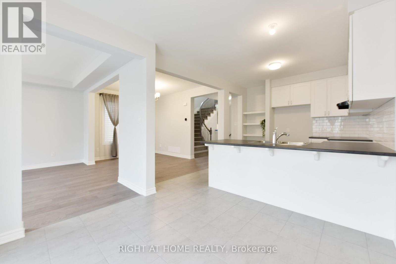 623 Perseus Avenue, Ottawa, ON - Indoor Photo Showing Kitchen With Double Sink