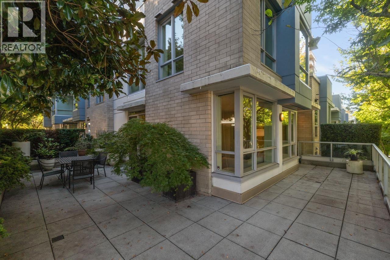 188 Chesterfield Avenue, North Vancouver, BC