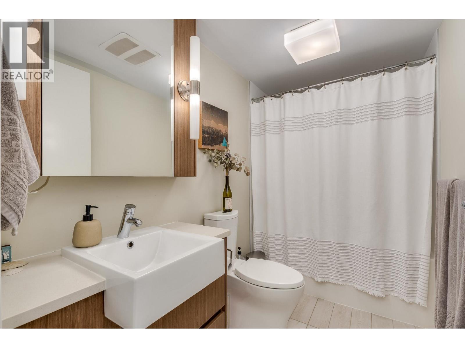 Ph1 562 E 7Th Avenue, Vancouver, BC