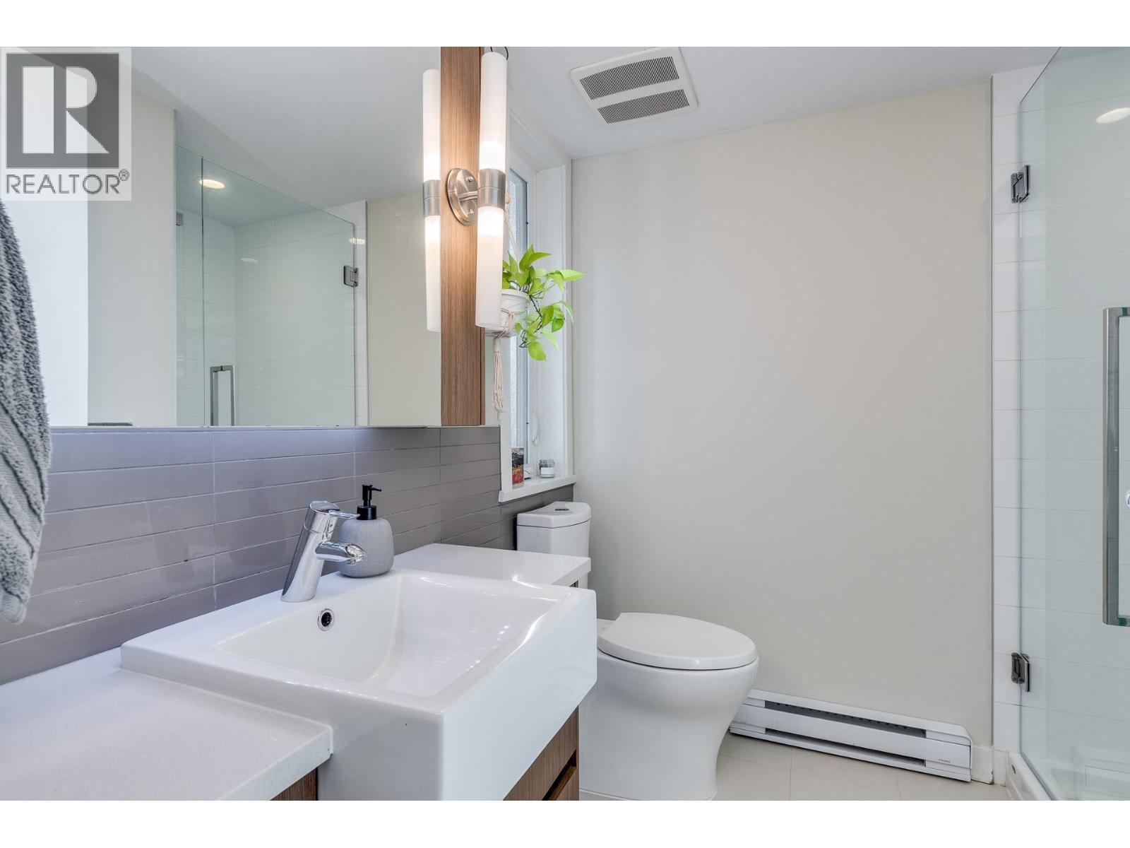 Ph1 562 E 7Th Avenue, Vancouver, BC