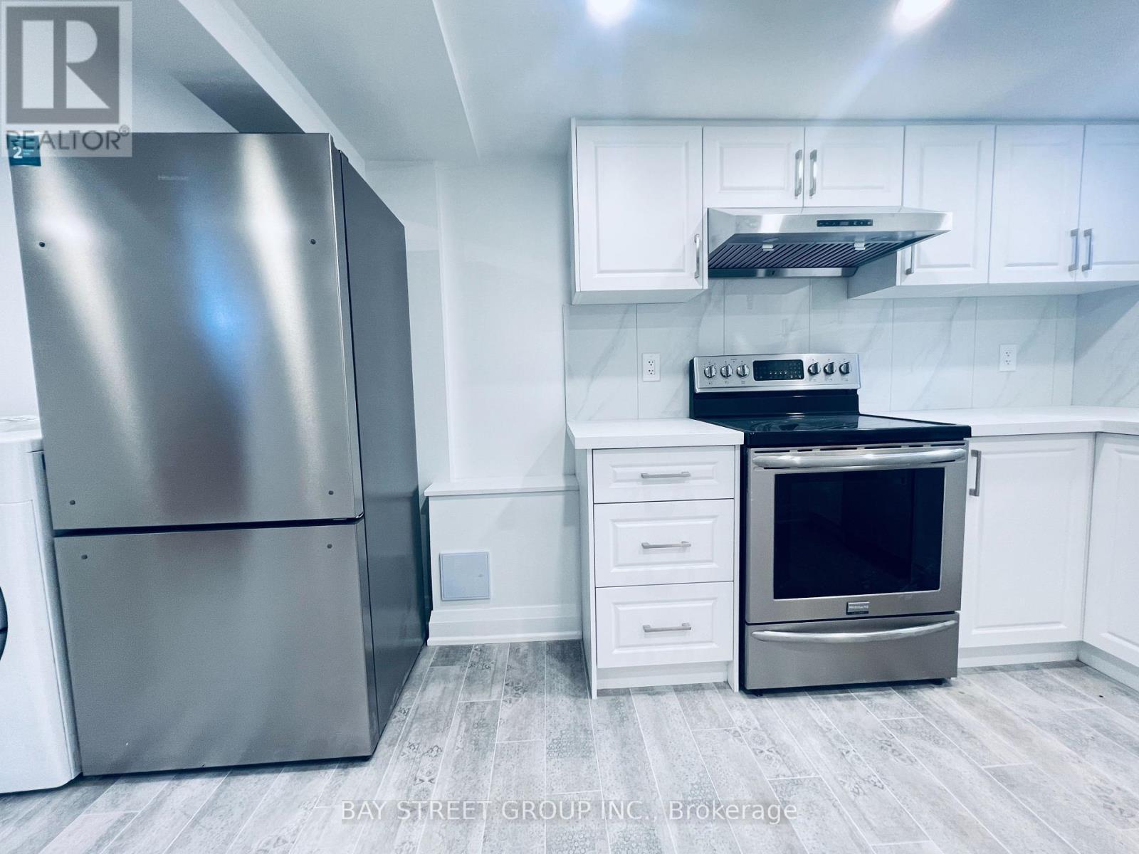 Bsmt - 1347 Victoria Park Avenue, Toronto, ON - Indoor Photo Showing Kitchen