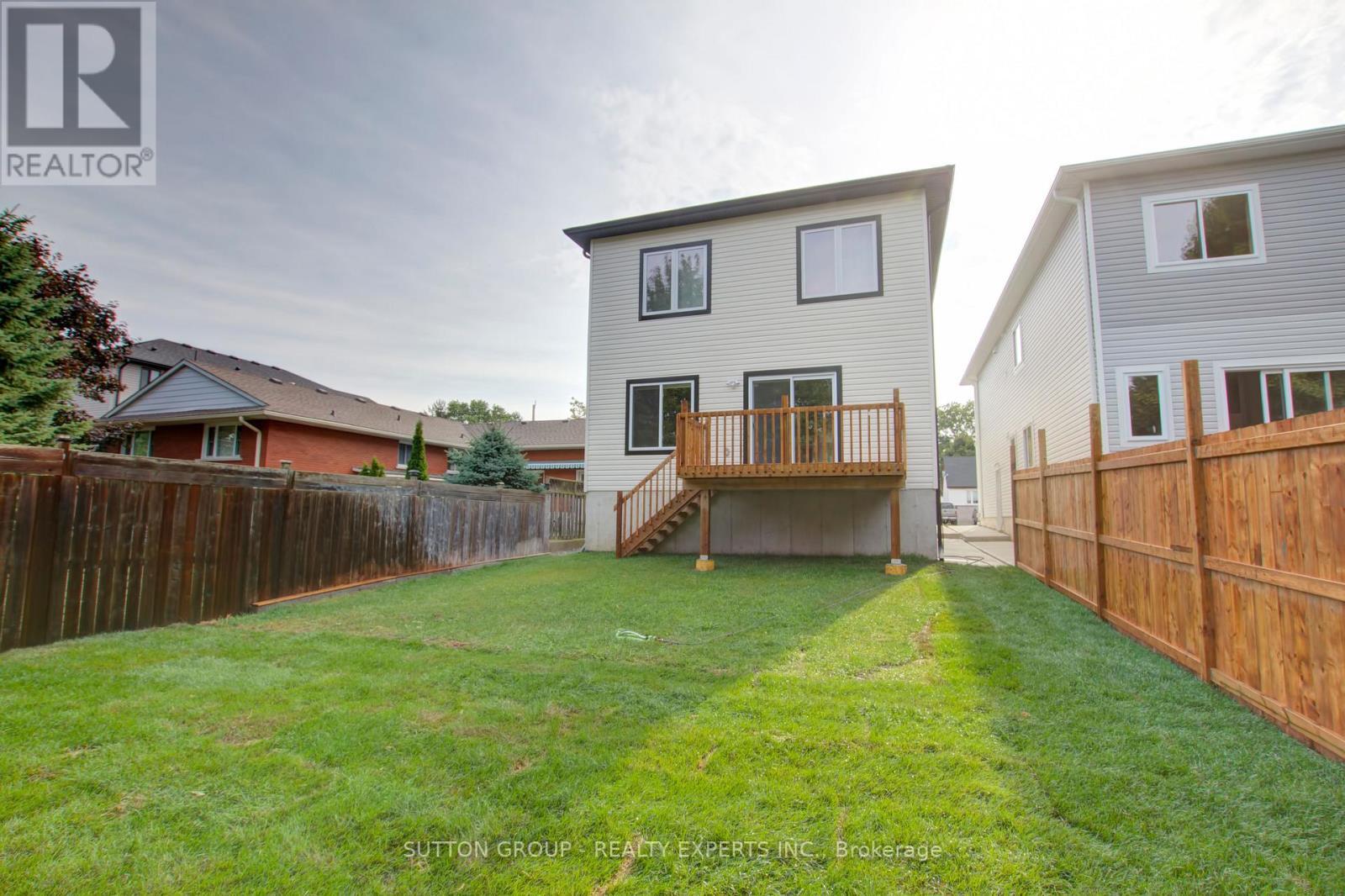 A - 104 Fifth Avenue, Kitchener, ON - Outdoor With Deck Patio Veranda With Exterior