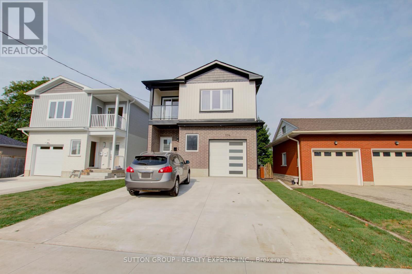 A - 104 Fifth Avenue, Kitchener, ON - Outdoor With Facade