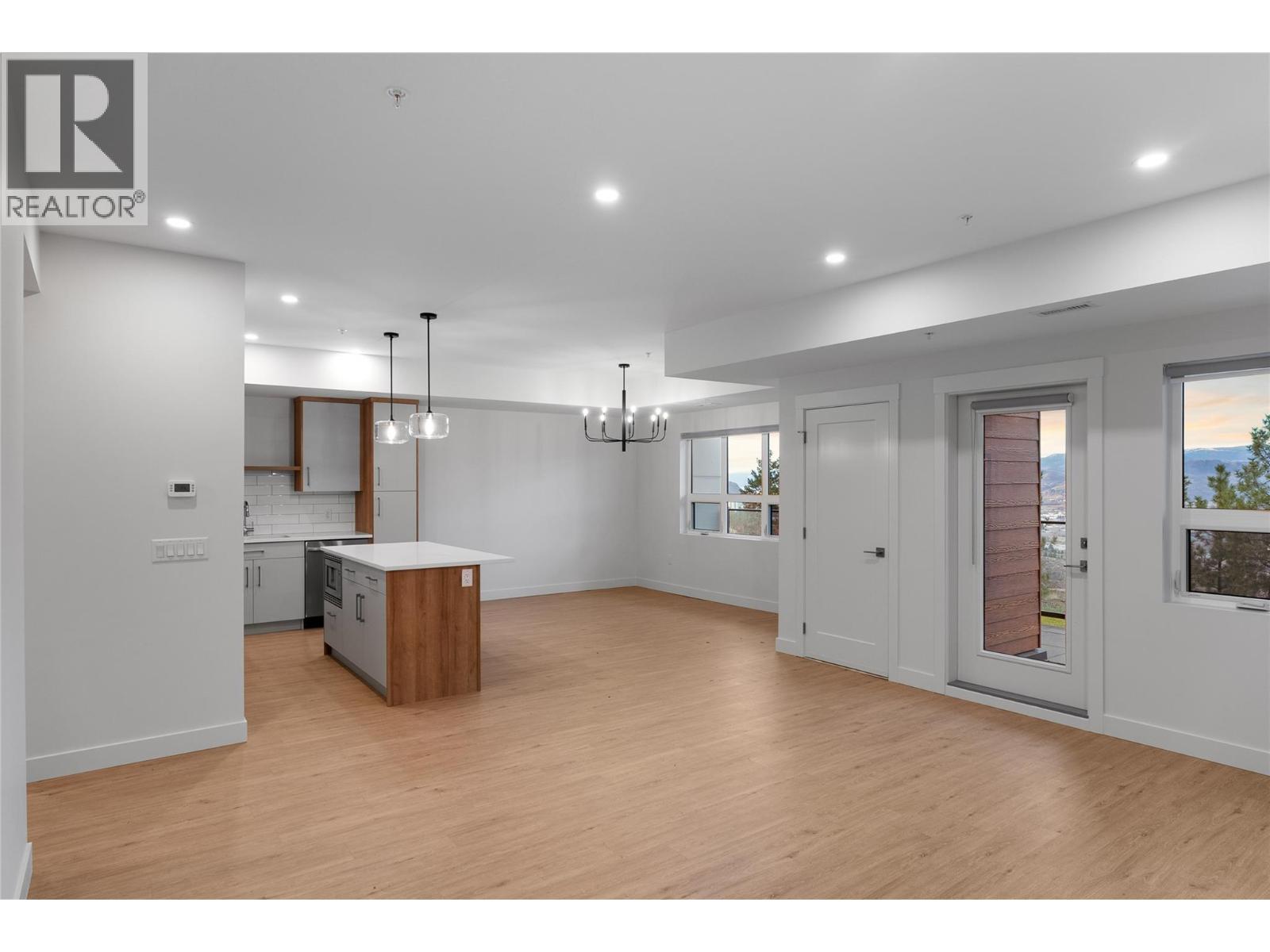 1844 Qu'Appelle Boulevard Unit# 107, Kamloops, BC - Indoor Photo Showing Kitchen