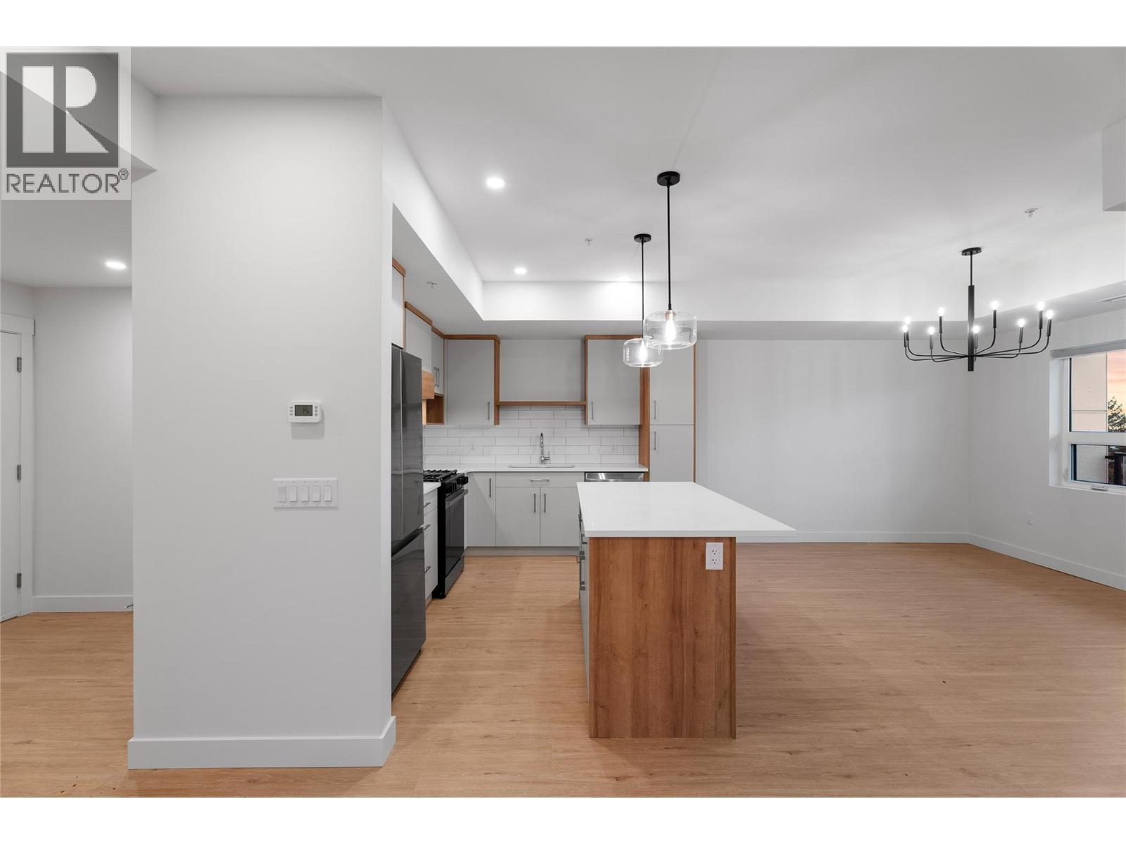 1844 Qu'Appelle Boulevard Unit# 107, Kamloops, BC - Indoor Photo Showing Kitchen