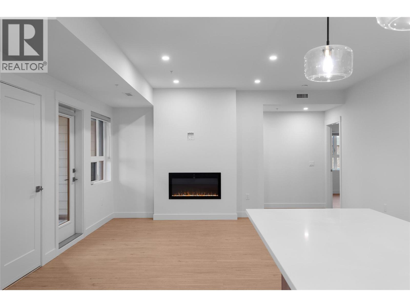 1844 Qu'Appelle Boulevard Unit# 107, Kamloops, BC - Indoor With Fireplace