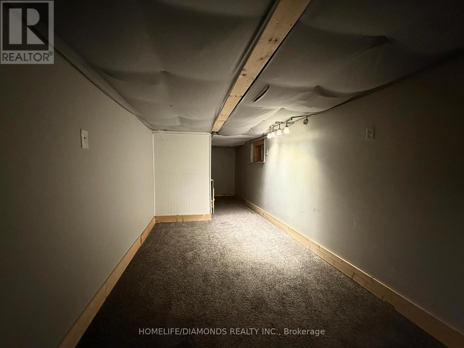 Side - 401 Queenston Street, St. Catharines, ON - Indoor Photo Showing Other Room