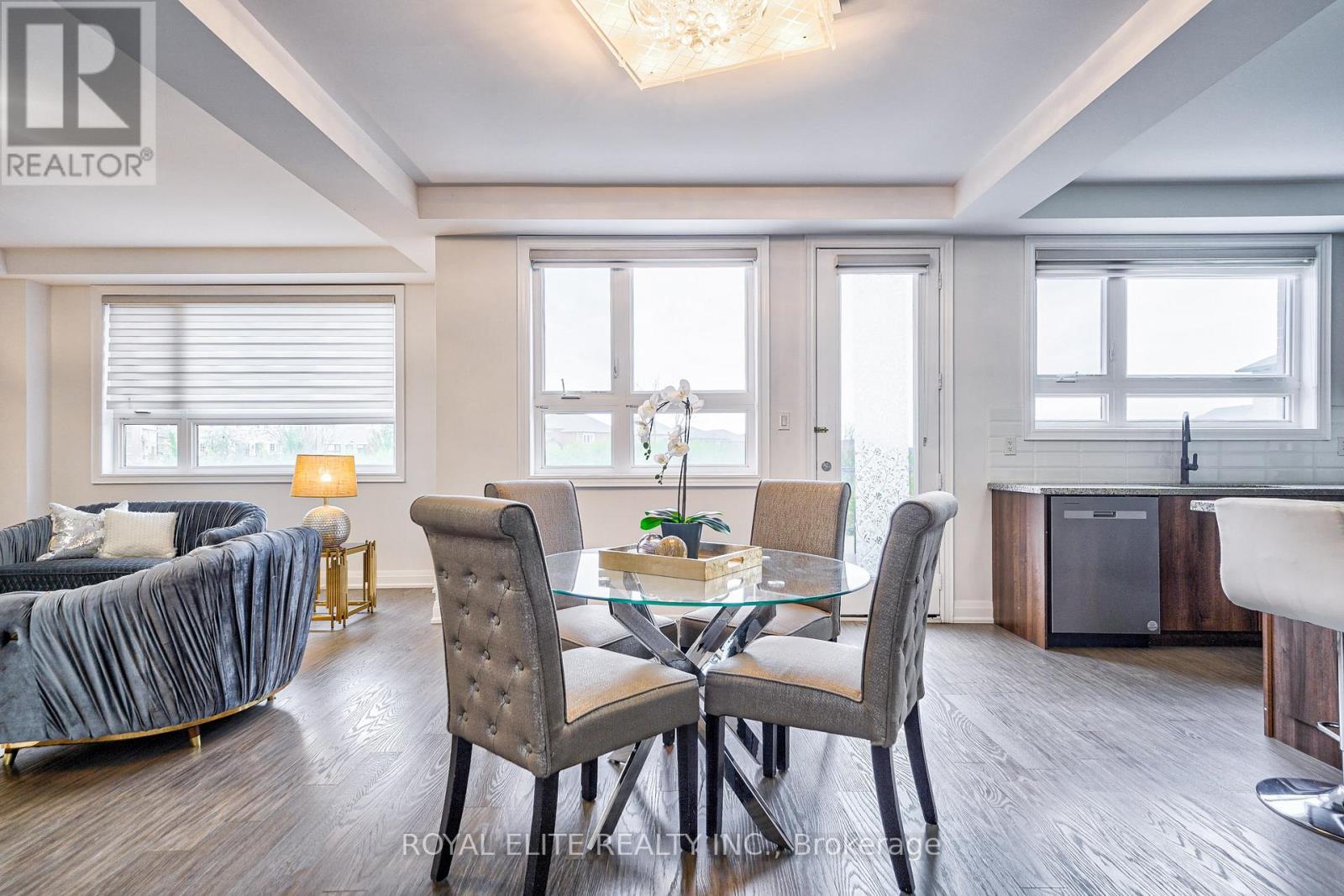 40 Conklin Crescent, Aurora, ON - Indoor Photo Showing Dining Room