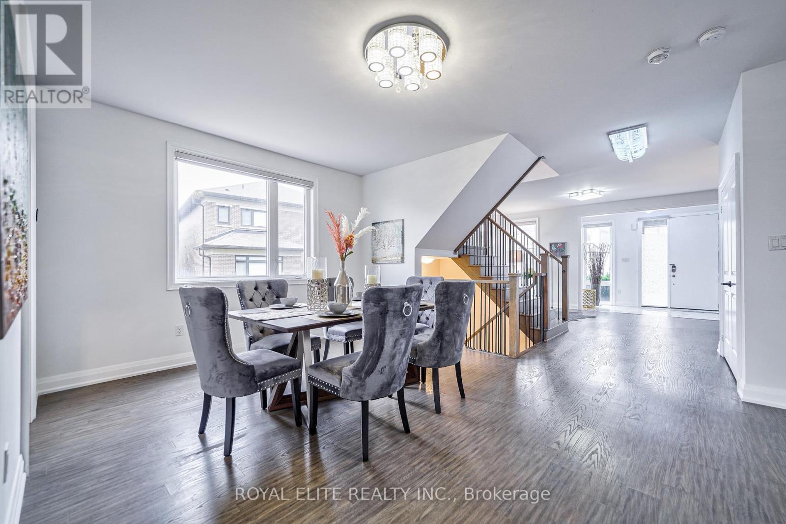 40 Conklin Crescent, Aurora, ON - Indoor Photo Showing Dining Room