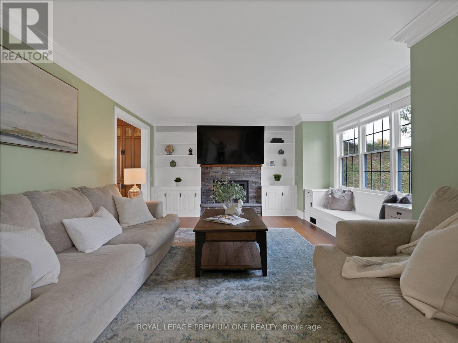 6921 4Th Line, New Tecumseth, ON - Indoor Photo Showing Living Room With Fireplace