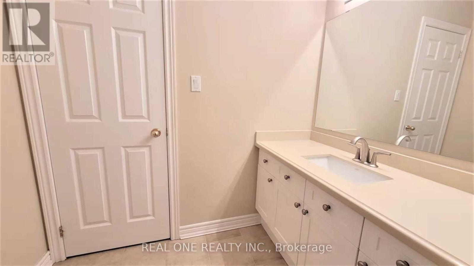 2495 Felhaber Crescent, Oakville, ON - Indoor Photo Showing Bathroom