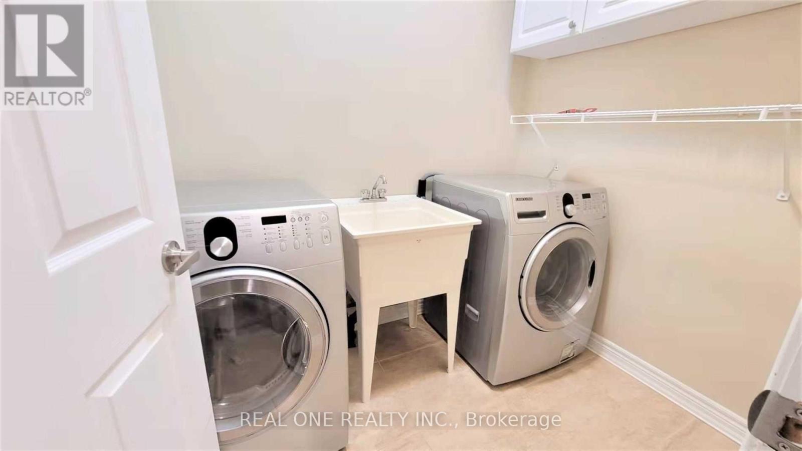2495 Felhaber Crescent, Oakville, ON - Indoor Photo Showing Laundry Room