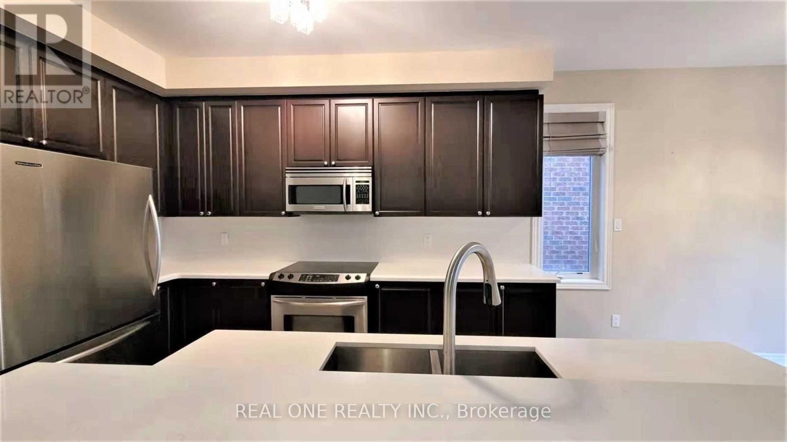 2495 Felhaber Crescent, Oakville, ON - Indoor Photo Showing Kitchen With Double Sink With Upgraded Kitchen