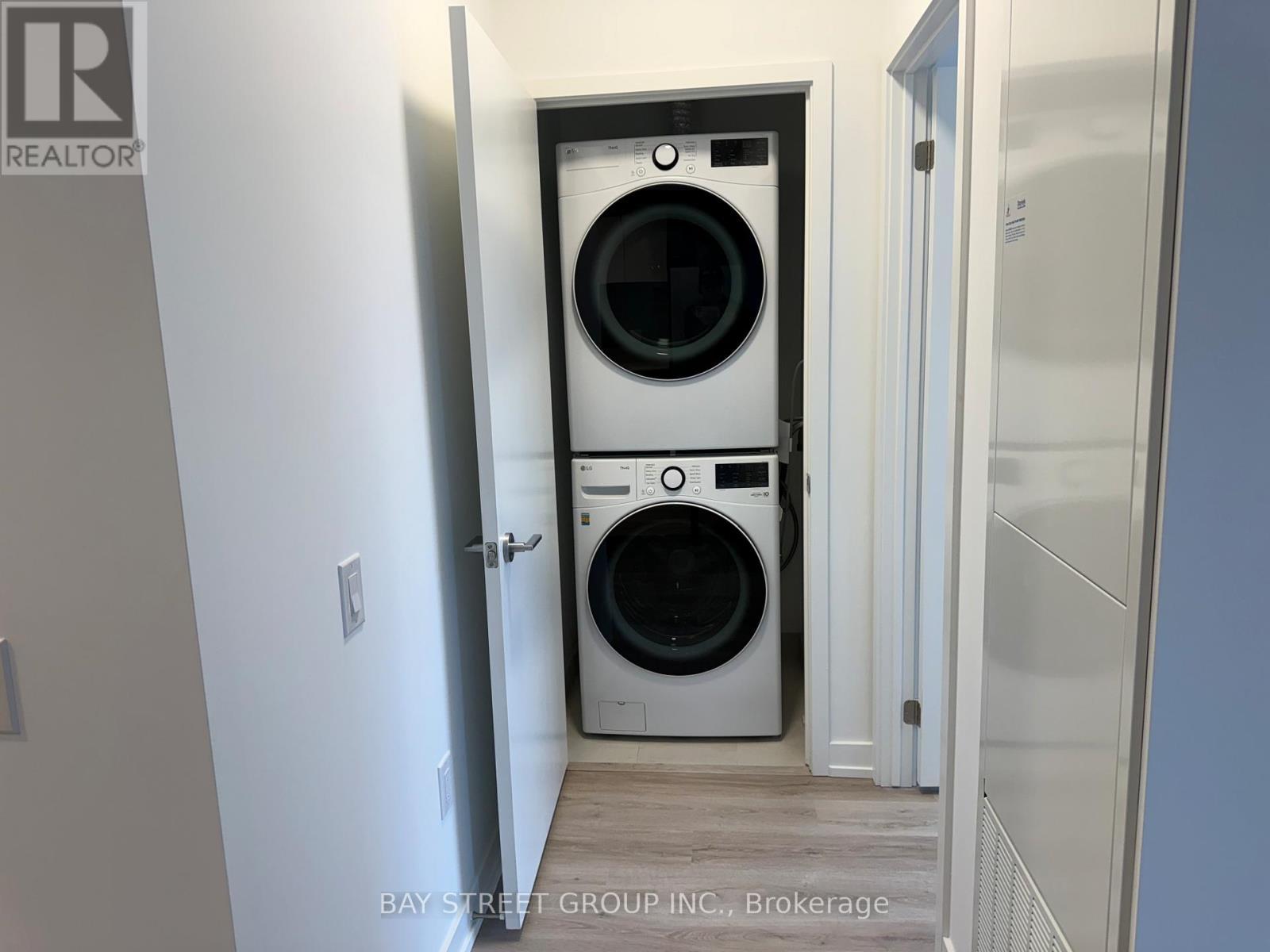 2705 - 395 Square One Drive, Mississauga, ON - Indoor Photo Showing Laundry Room