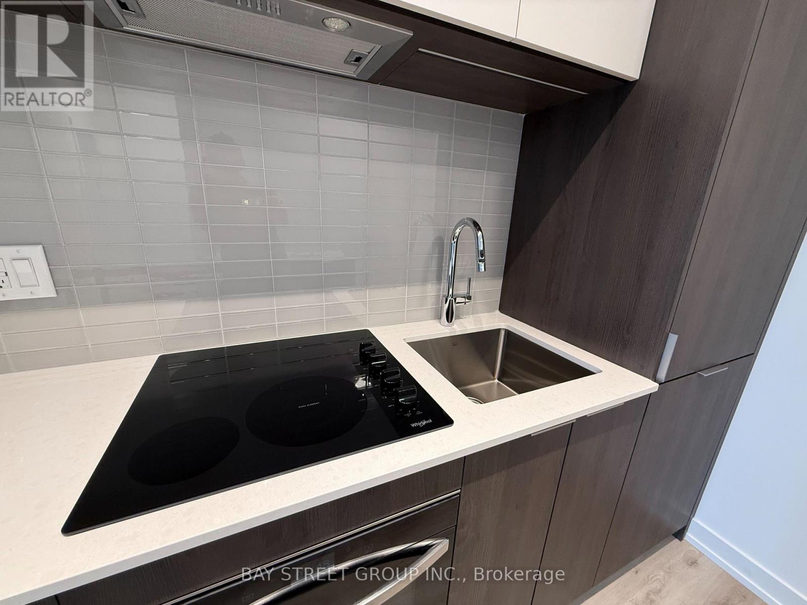 2705 - 395 Square One Drive, Mississauga, ON - Indoor Photo Showing Kitchen
