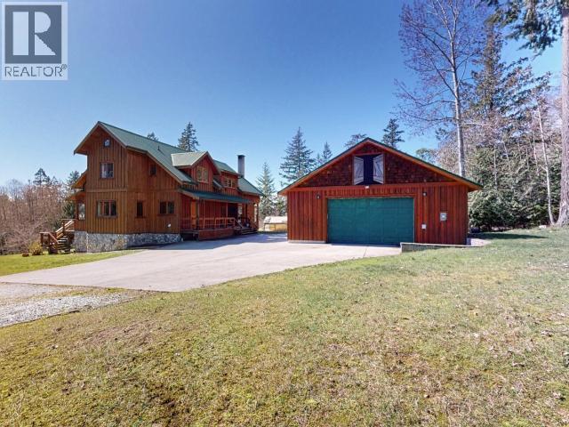 3749 Highway 101, Powell River, BC - Outdoor