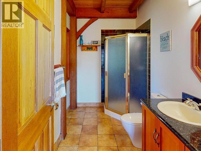 3749 Highway 101, Powell River, BC - Indoor Photo Showing Bathroom