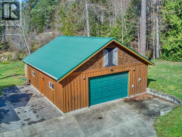 3749 Highway 101, Powell River, BC - Outdoor