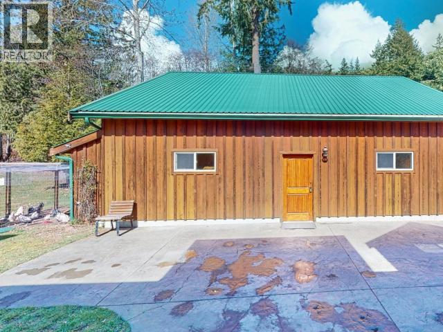 3749 Highway 101, Powell River, BC - Outdoor