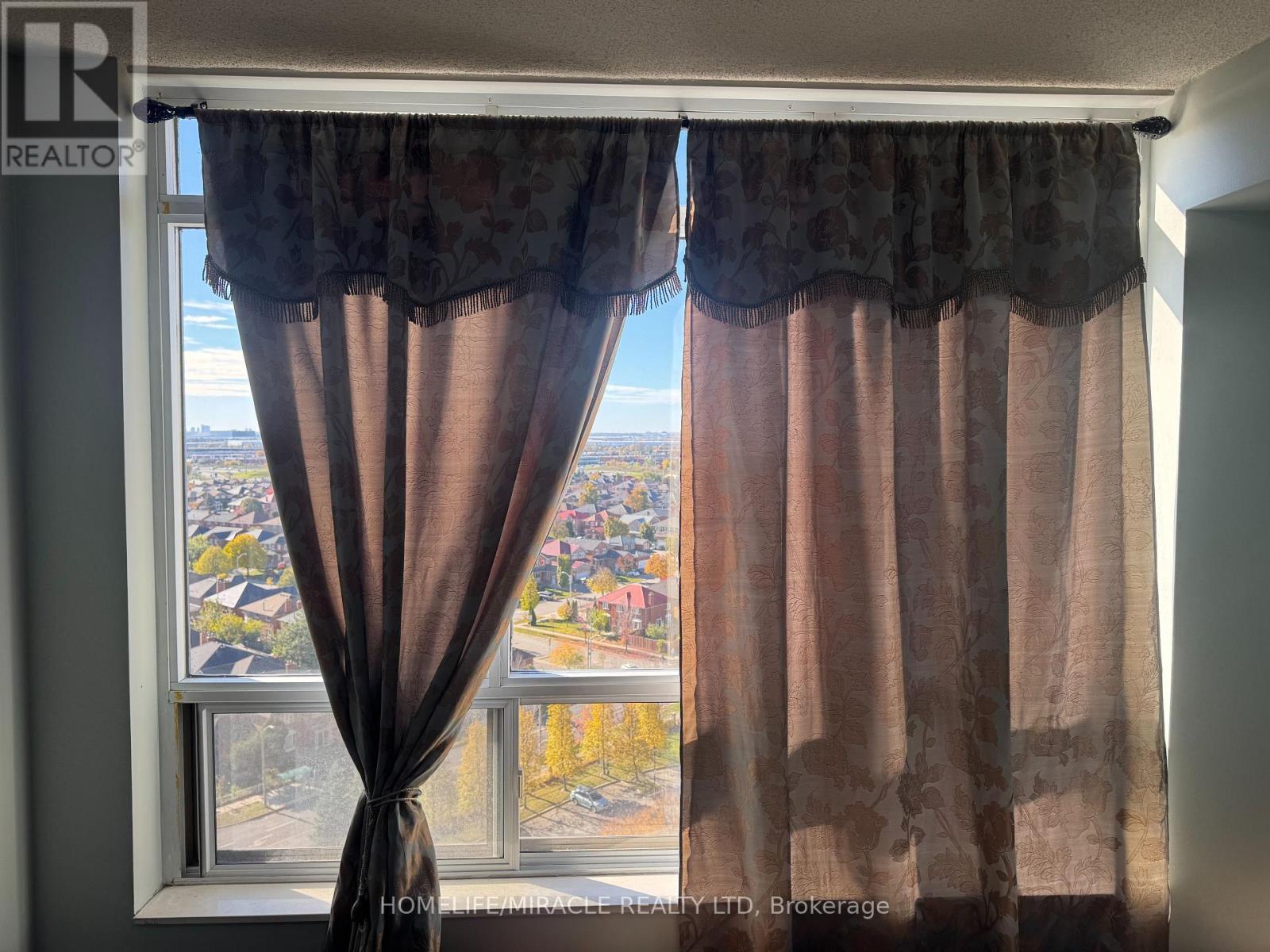 1624 - 700 Humberwood Boulevard, Toronto, ON - Indoor Photo Showing Other Room