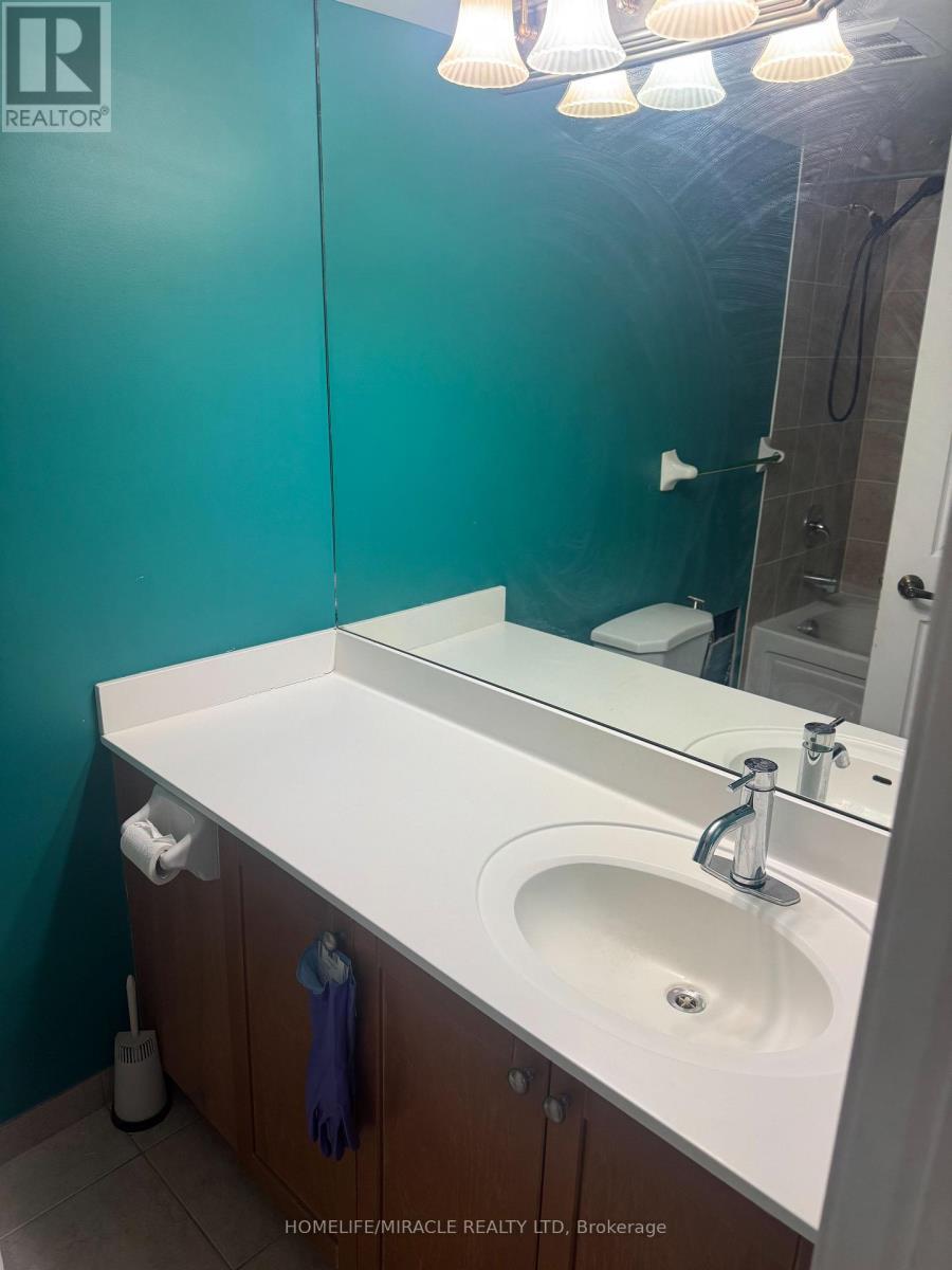 1624 - 700 Humberwood Boulevard, Toronto, ON - Indoor Photo Showing Bathroom