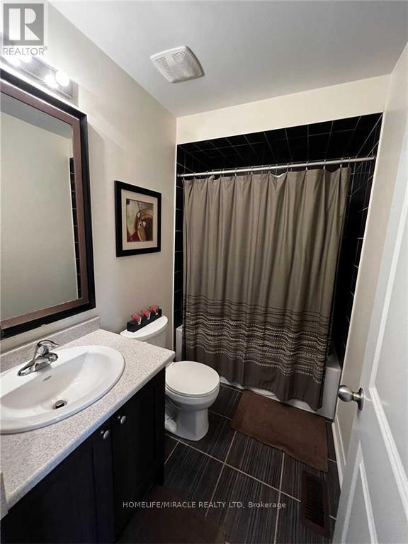 17 Gosling Street, Brampton, ON - Indoor Photo Showing Bathroom
