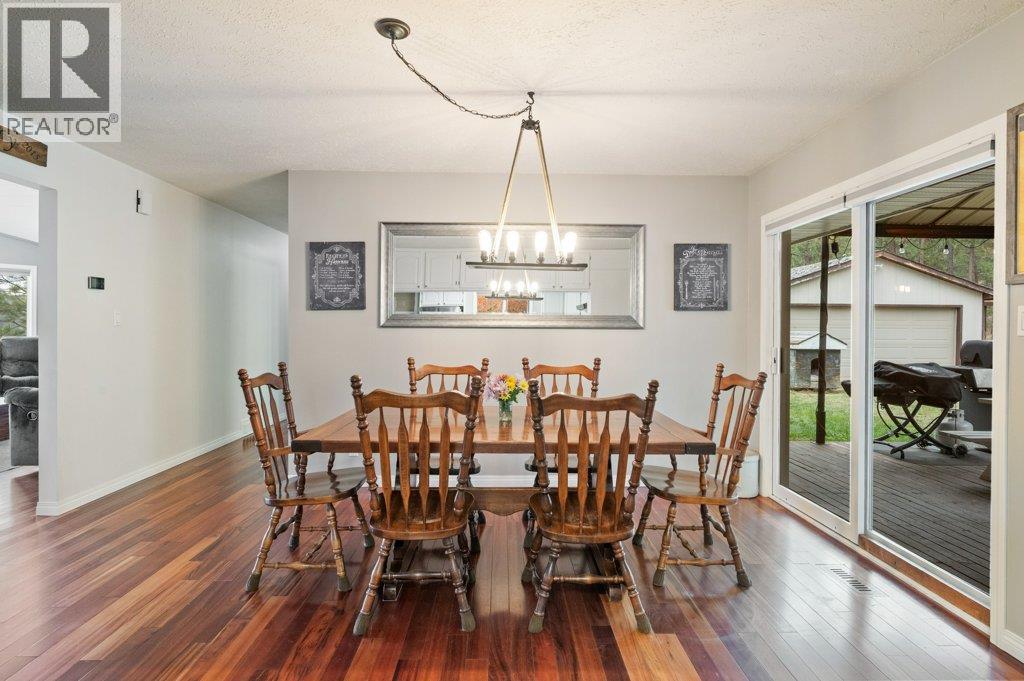 459 Johnson Crescent, Oliver, BC - Indoor Photo Showing Dining Room