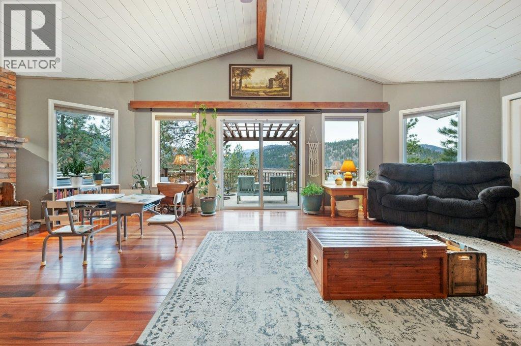 459 Johnson Crescent, Oliver, BC - Indoor Photo Showing Living Room
