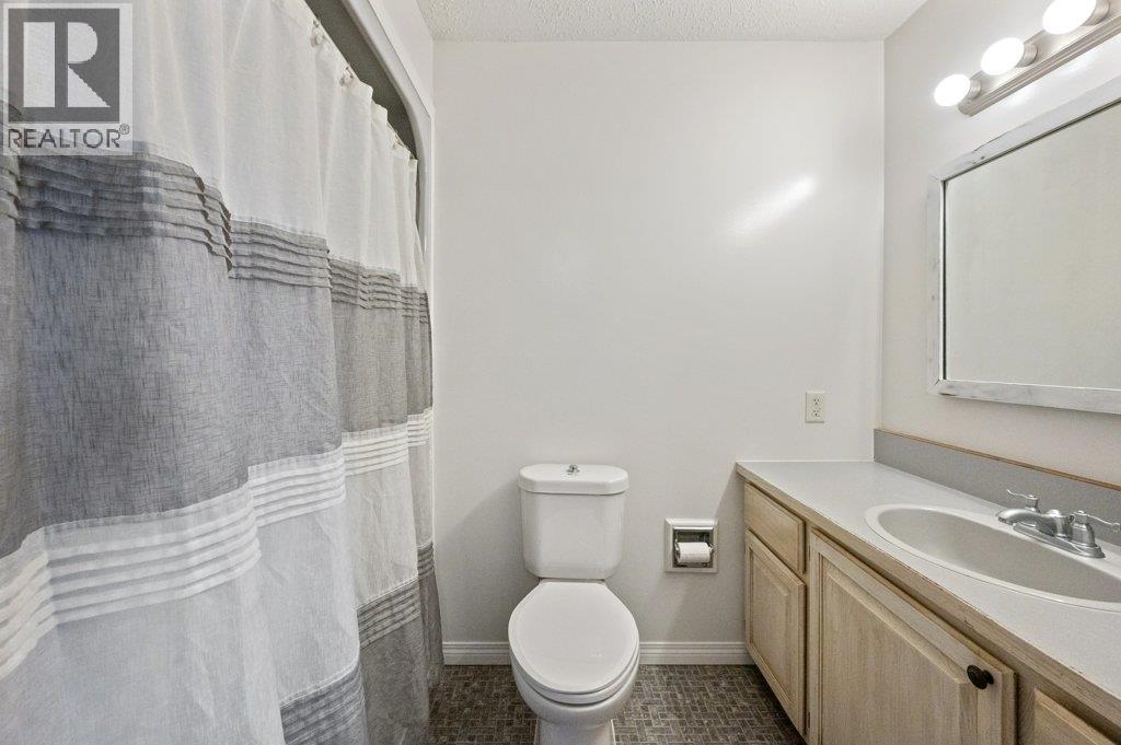 459 Johnson Crescent, Oliver, BC - Indoor Photo Showing Bathroom