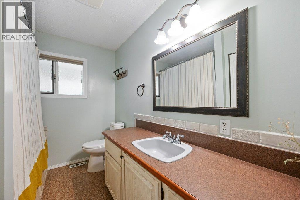 459 Johnson Crescent, Oliver, BC - Indoor Photo Showing Bathroom