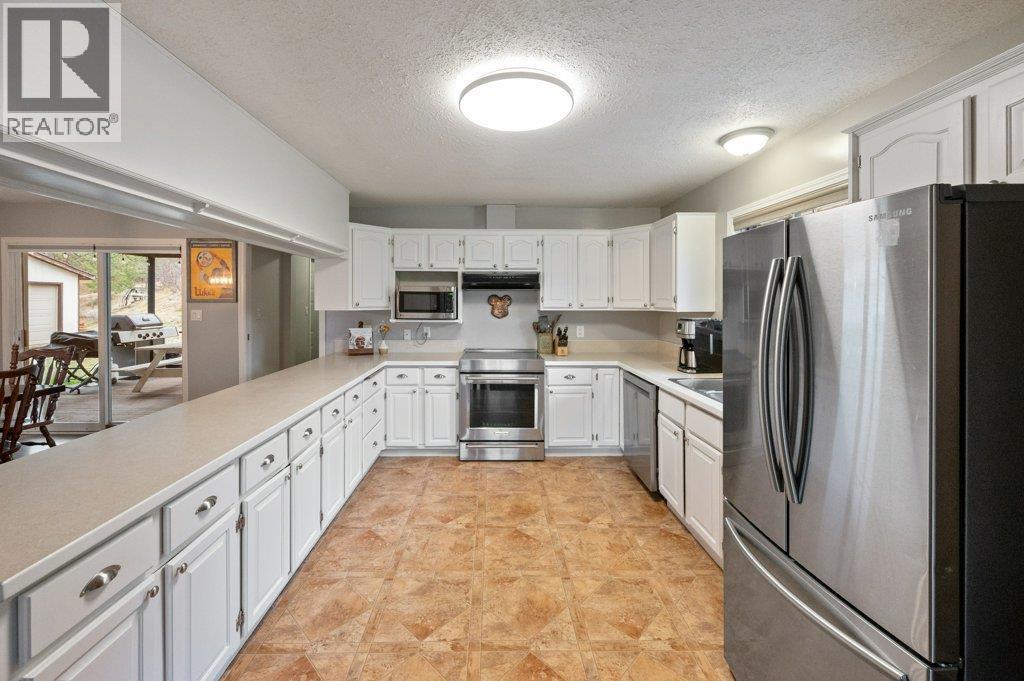 459 Johnson Crescent, Oliver, BC - Indoor Photo Showing Kitchen
