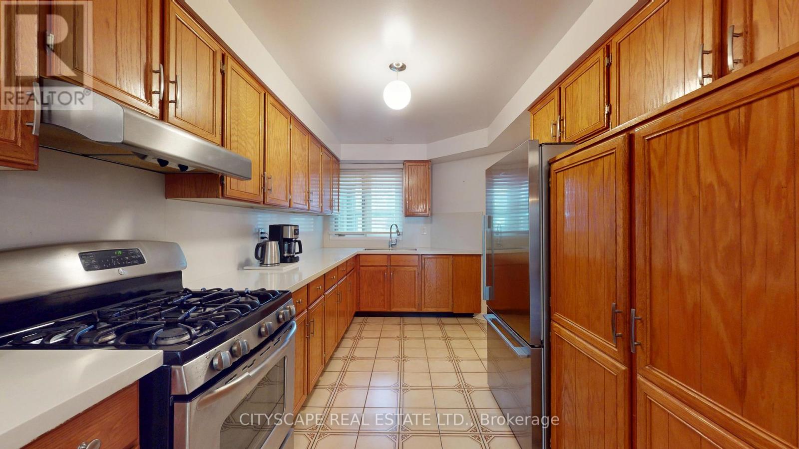 67 Brickstone Circle, Vaughan, ON - Indoor Photo Showing Kitchen