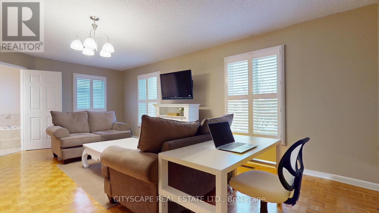 67 Brickstone Circle, Vaughan, ON - Indoor Photo Showing Living Room