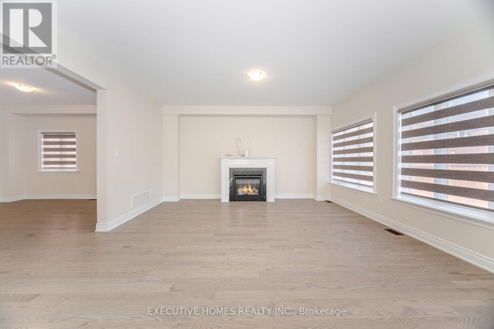 6 Mac Campbell Way, Bradford West Gwillimbury, ON - Indoor With Fireplace